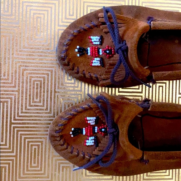 Minnetonka suede Thunderbird moccasins 8 - Picture 2 of 5